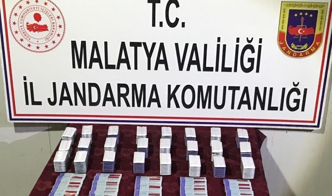 Malatya’da jandarma ekiplerince uyuşturucu satıcılarına yönelik düzenlenen operasyonda bin 404