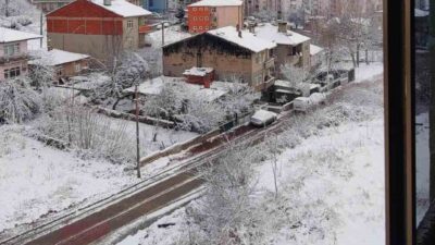 Tekirdağ’ın Malkara ilçesinde etkili olan kar yağışıyla birlikte ilçe merkezi