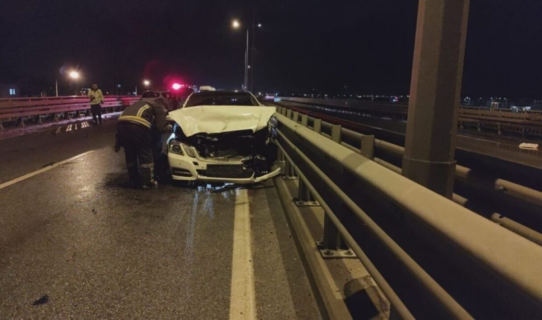 Antalya’nın Manavgat ilçesi Sorgun-Otogar Köprülü Kavşağı’nda meydana gelen üç araçlı