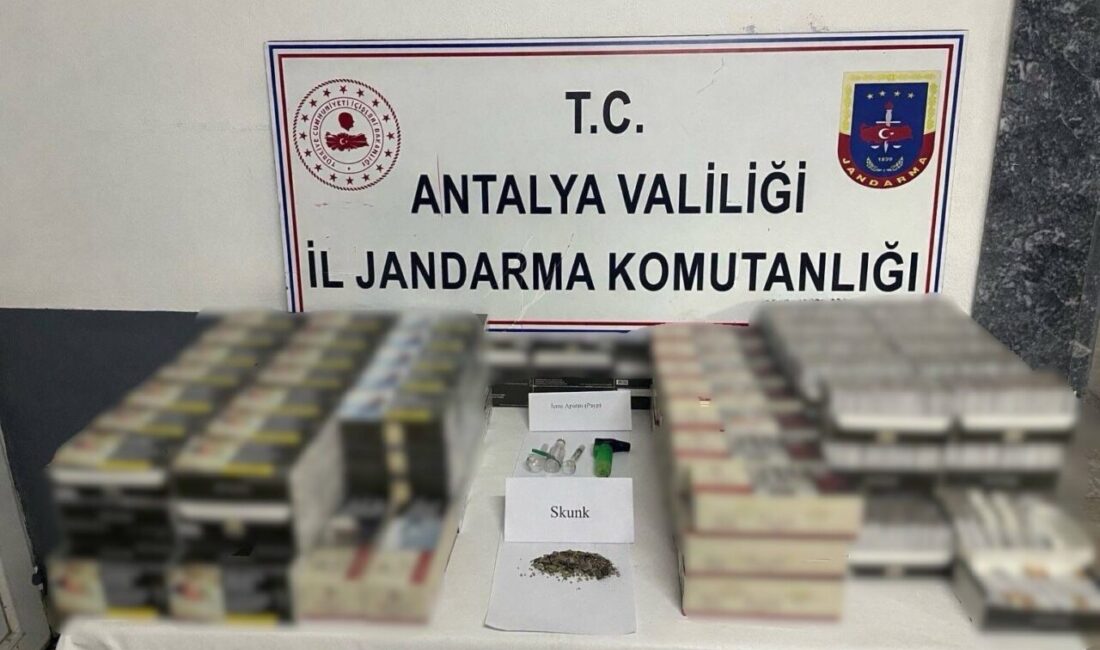 Antalya İl Jandarma Komutanlığı ekiplerince Manavgat ilçesinde düzenlenen uyuşturucu operasyonunda