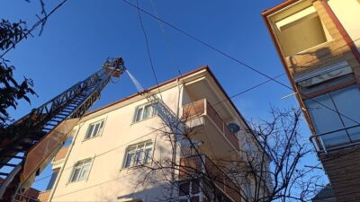 Sakarya’nın Karasu ilçesinde iddiaya göre mangal yakıldığı esnada alevlerin etrafa