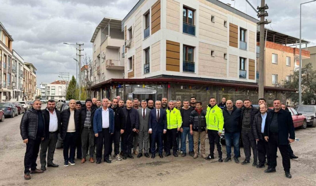 Manisa kent genelinde öğrenci ve personel taşımacığılı yapan servis sürücüleriyle