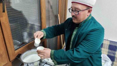 Manisa’nın Yunusemre ilçesindeki Hakibaba Cami’nde Miraç Kandili’nde vatandaşlara 80 kilo