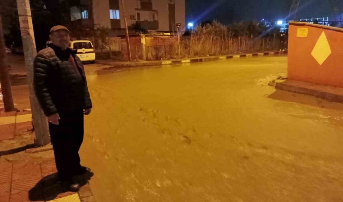 Manisa’da akşam saatlerinde etkisini artıran şiddetli sağanak su taşkınlarına neden