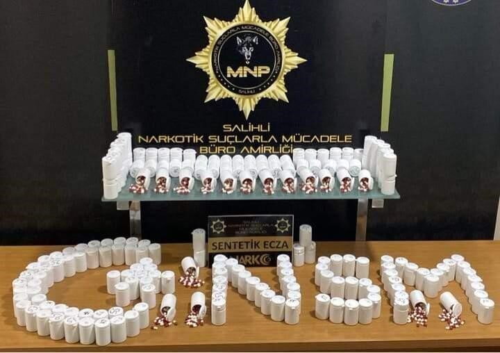 Manisa’nın Salihli ilçesinde polis ekipleri tarafından zehir tacirlerine yönelik bir