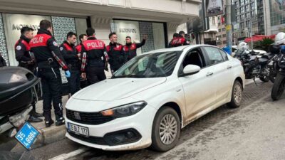 Manisa’da bir kuyumcudan çaldıkları altınları İzmir’in Konak ilçesinde bozdurmaya çalışan