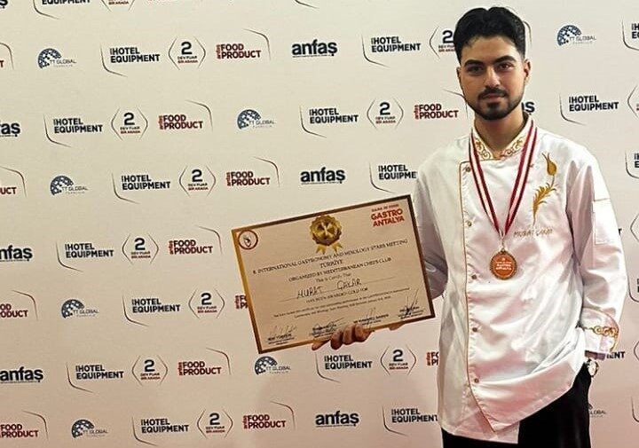 Antalya’da düzenlenen Gastro Antalya yarışmalarına katılan Manisalı şef Murat Çakar,