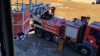 Mardin’in Kızıltepe ilçesinde bir apartman dairesinde çıkan yangında anne ve