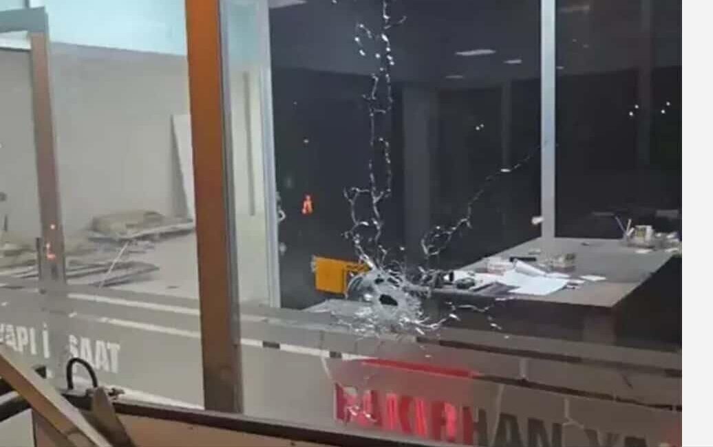 Mardin’in Kızıltepe ilçesinde bir aileye ait iş yerlerinin bulunduğu dükkanlara