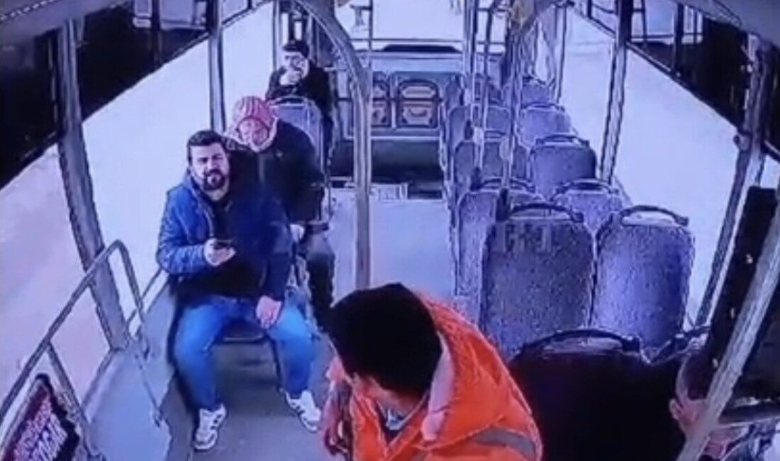 Mardin’in Kızıltepe ilçesinde özel halk otobüsünde fenalaşarak yere düşen 60