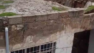 Mardin’in Kızıltepe ilçesinde etkili olan sağanak yağış nedeniyle kerpiç bir