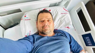 Muğla’nın Marmaris ilçesinde yaşayan “kedi canlı” lakabıyla tanınan Mehmet Övet,