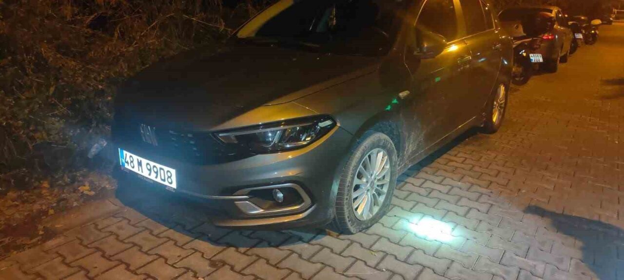 Muğla’nın Marmaris ilçesinde park halindeki 16 aracın lastiklerini bıçakla kesen