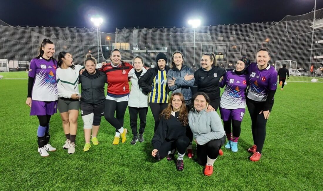 Muğla’nın Marmaris ilçesinde farklı meslek gruplarından bir araya gelen kadınlar,