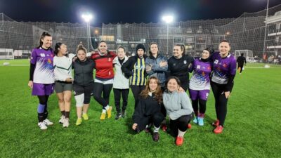 Muğla’nın Marmaris ilçesinde farklı meslek gruplarından bir araya gelen kadınlar,