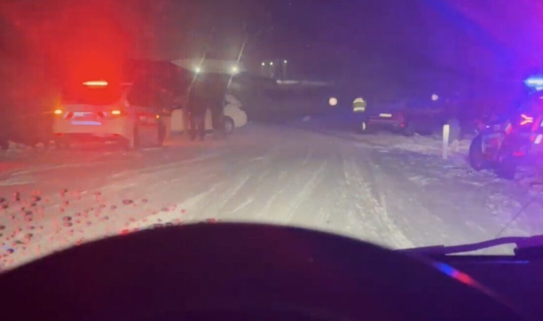 Mardin’de etkisini artıran yoğun kar yağışı ve tipi nedeniyle Mazıdağı-Derik