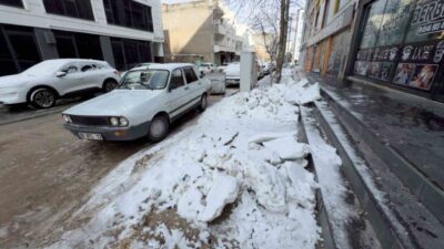 Mardin’in Mazıdağı ilçesinde etkili olan yoğun kar yağışının üzerinden 15