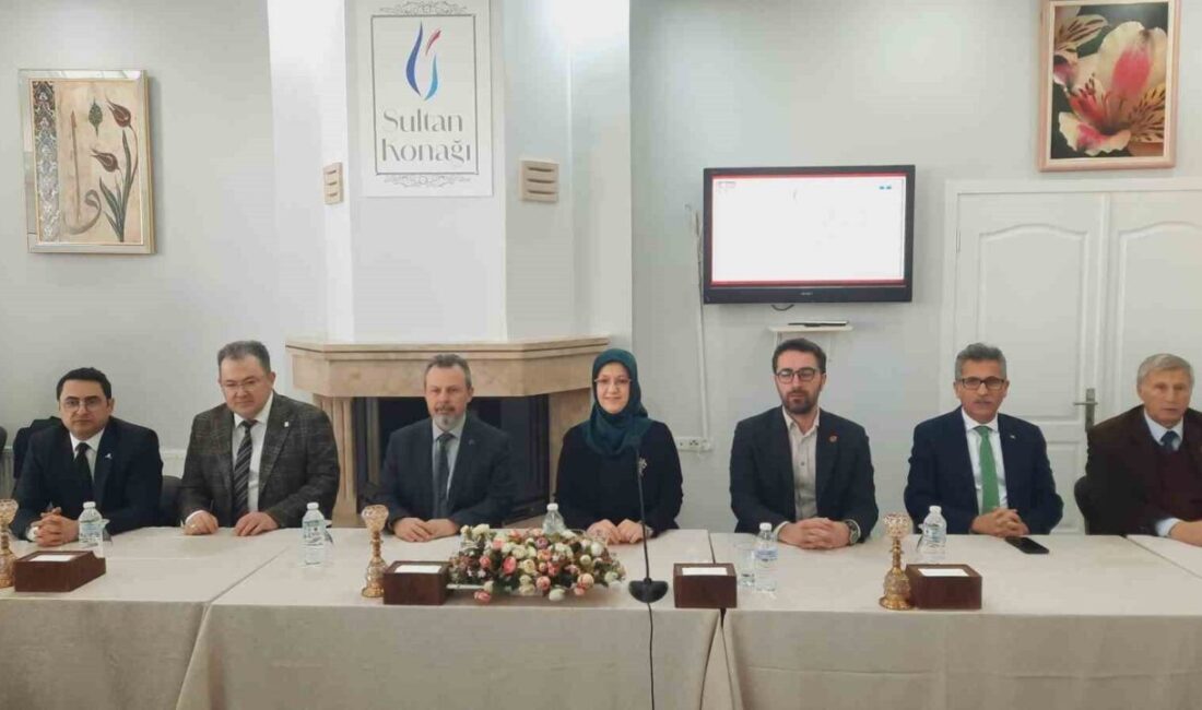 Manisa Celal Bayar Üniversitesi Rektörü Prof. Dr. Rana Kibar, iki