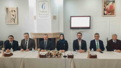 Manisa Celal Bayar Üniversitesi Rektörü Prof. Dr. Rana Kibar, iki