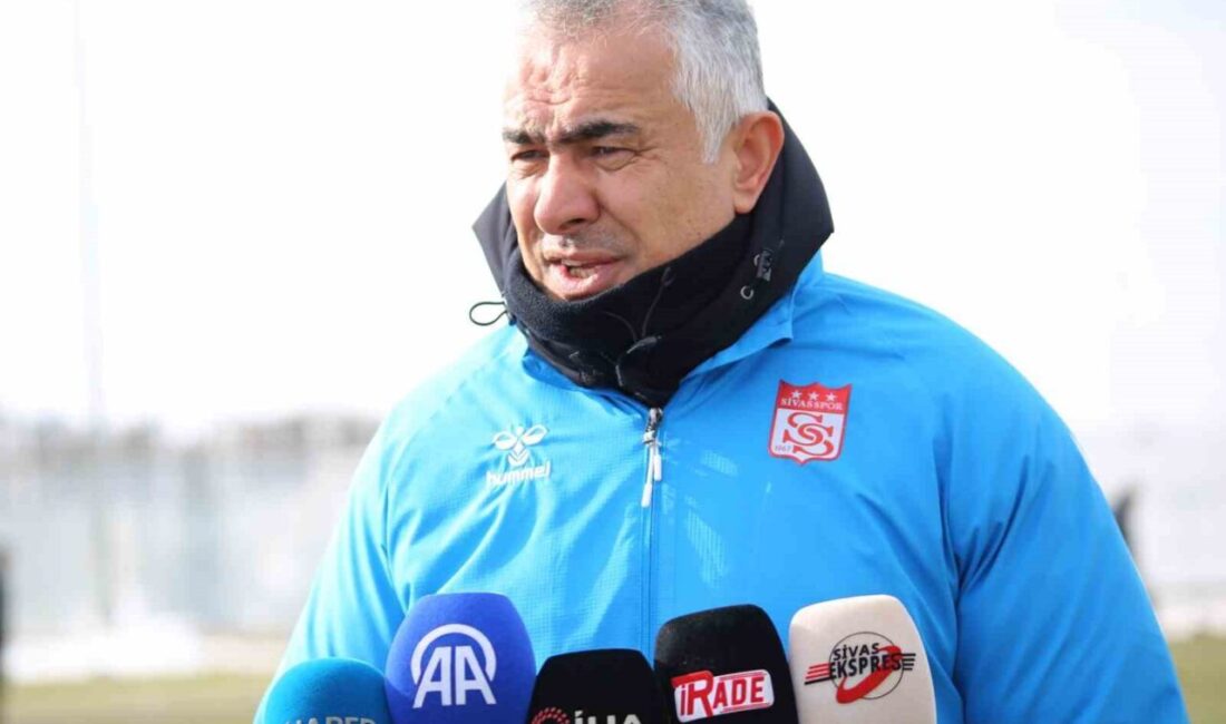 Özbelsan Sivasspor Teknik Direktörü Mehmet Altıparmak, Arnavut futbolcu Rey Manaj’ı