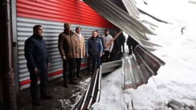 Eyyübiye Belediye Başkanı Mehmet Kuş yoğun kar yağışı nedeniyle işyerlerinin