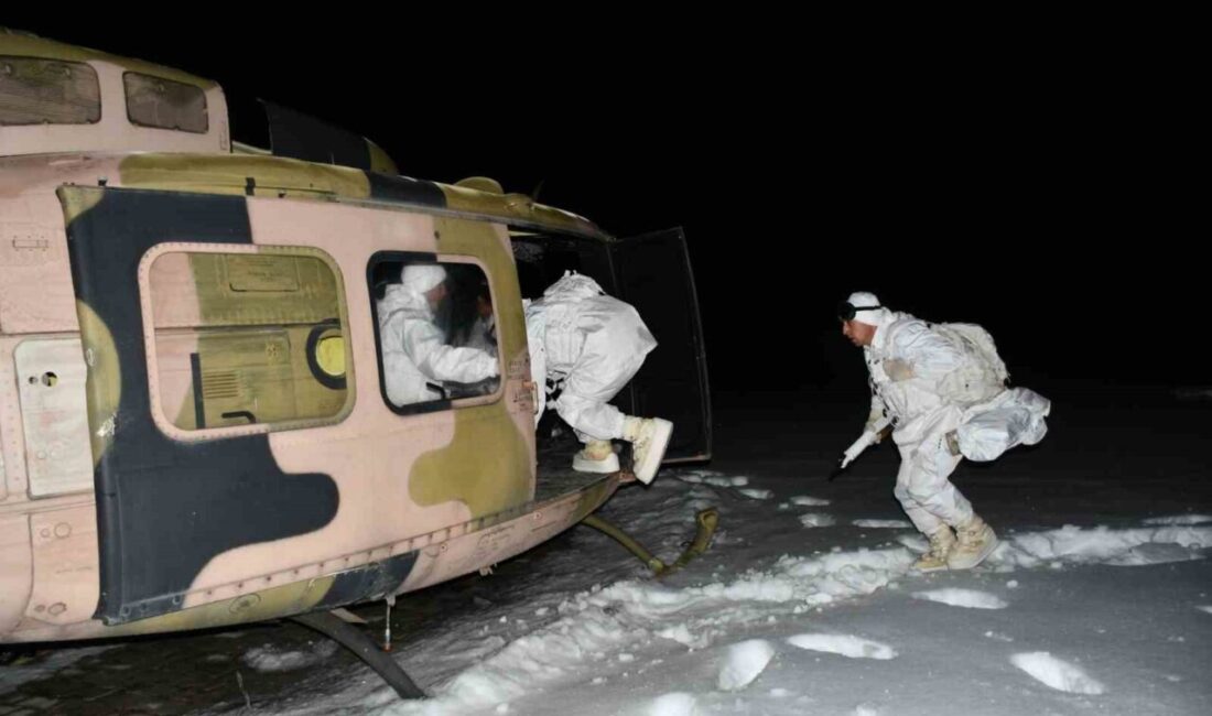 Milli Savunma Bakanlığı (MSB), Mehmetçiğin karlı arazide gerçekleştirdiği gece eğitimine