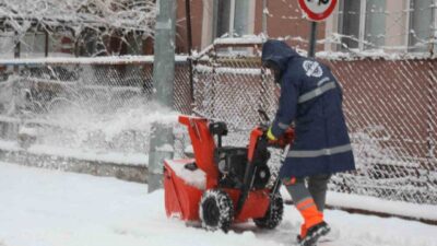 İl genelinde yoğun kar yağışının başlamasıyla birlikte Melikgazi Belediyesi ekipleri
