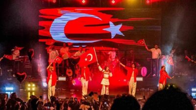 Türkiye müzik tarihinde ilklerden biri yaşandı. Genç yaşta sahne dili