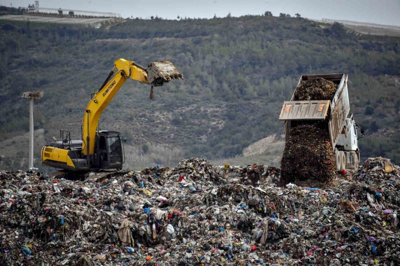 Mersin Büyükşehir Belediyesinin, 2025 yılı boyunca atık yönetimi, yenilenebilir enerji