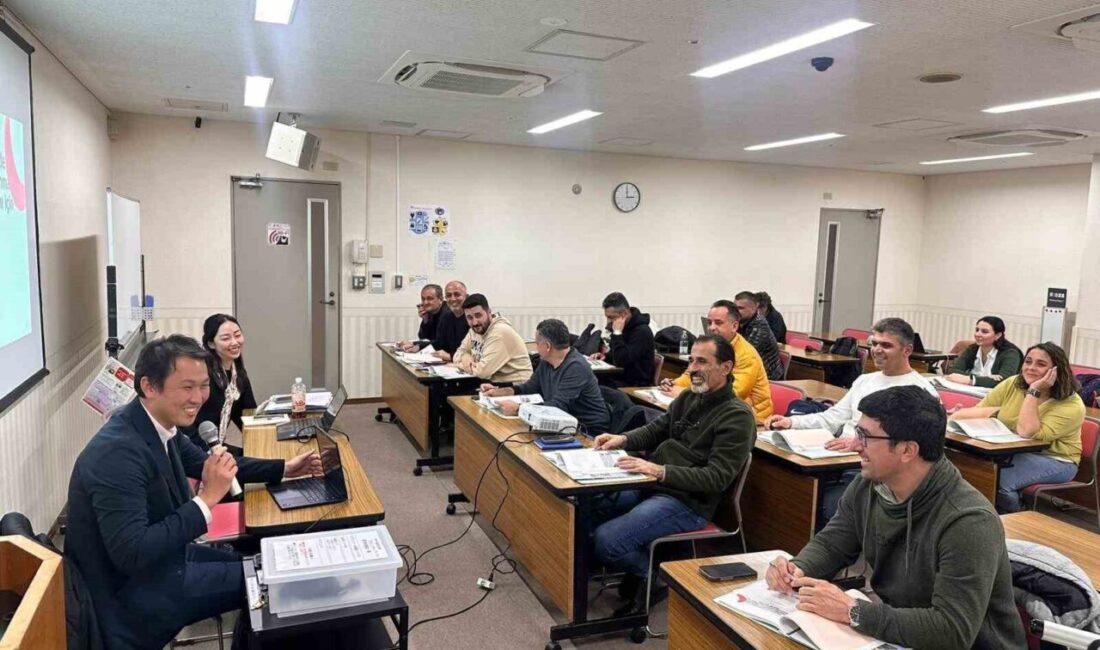 Mersin Büyükşehir Belediyesi temsilcileri, depremle mücadelede öne çıkan uygulamaları yerinde