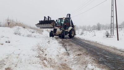 Mersin’de yüksek kesimlerde etkili olan kar yağışının ardından Büyükşehir Belediyesi
