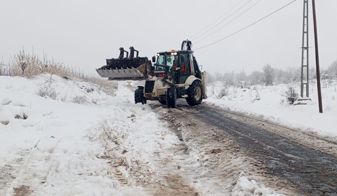 Mersin’de yüksek kesimlerde etkili olan kar yağışının ardından Büyükşehir Belediyesi