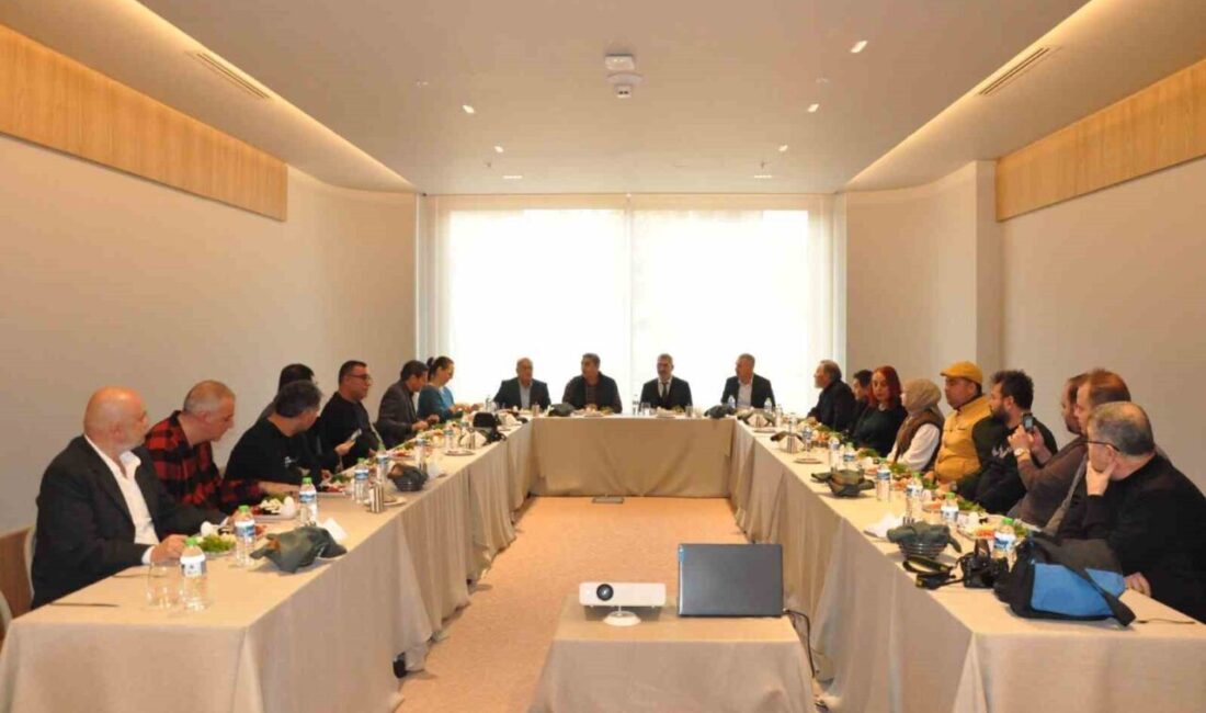 Mersin’in Silifke ilçesinde düzenlenen toplantıda bölgenin turizmi konuşulurken, çok güçlü