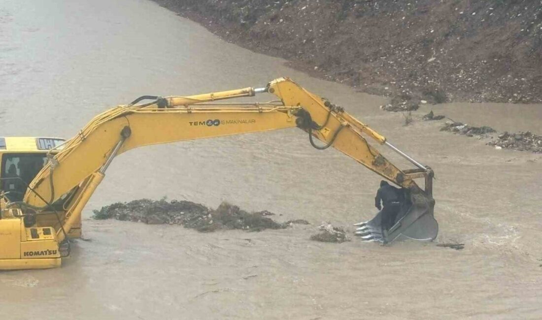 Mersin’de meydana gelen kazada çaya düşen ve akıntı nedeniyle mahsur