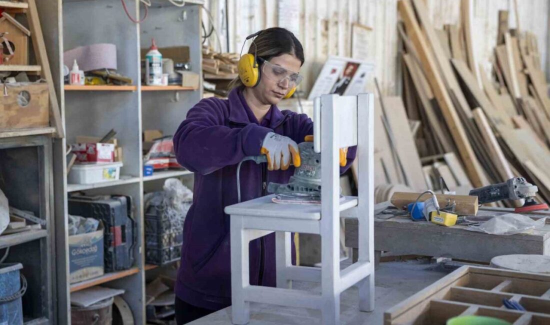 Mersin Büyükşehir Belediyesi Tarsus Geri Dönüşüm Atölyesi’nde yıl boyunca yürütülen