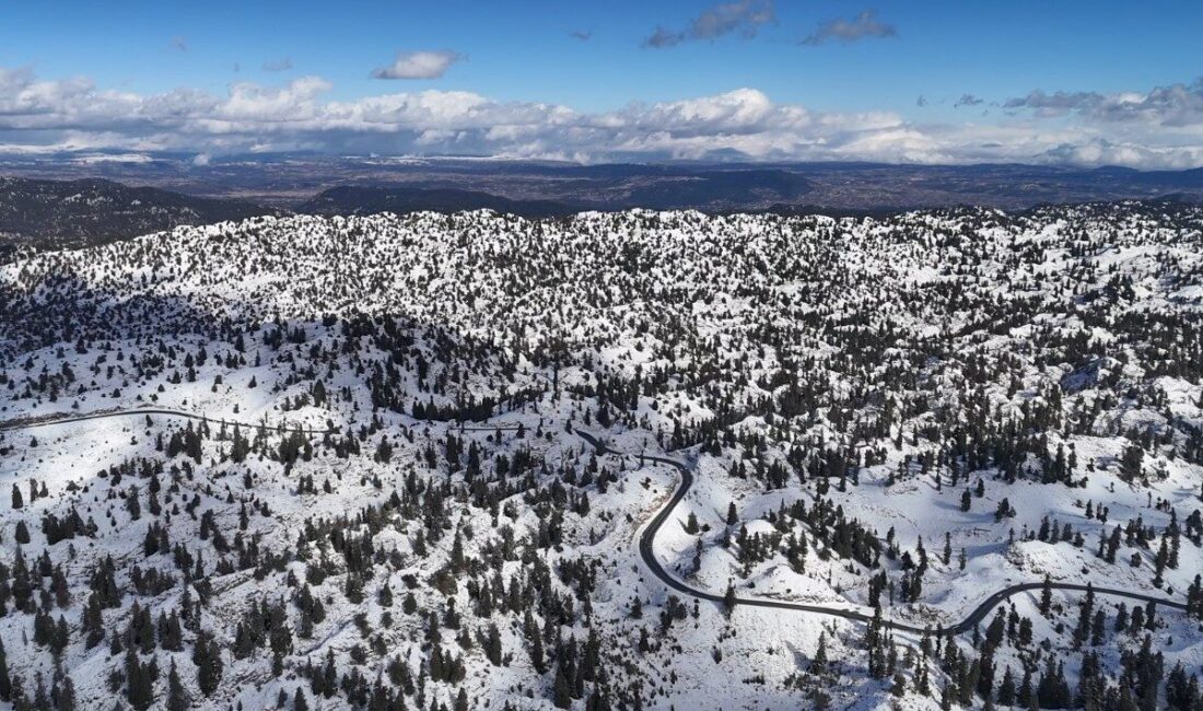 Mersin Anamur ilçesinde yüksek rakımlarda ormanlar karla kaplandı, bölge dronla