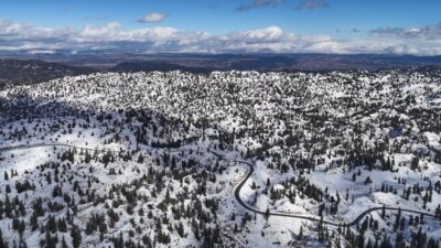 Mersin Anamur ilçesinde yüksek rakımlarda ormanlar karla kaplandı, bölge dronla