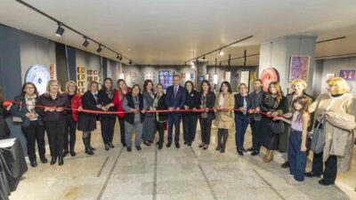 Mersin’de kadın emeğiyle yaşatılan iğne oyası mirası, çağdaş sanatla buluşurken,