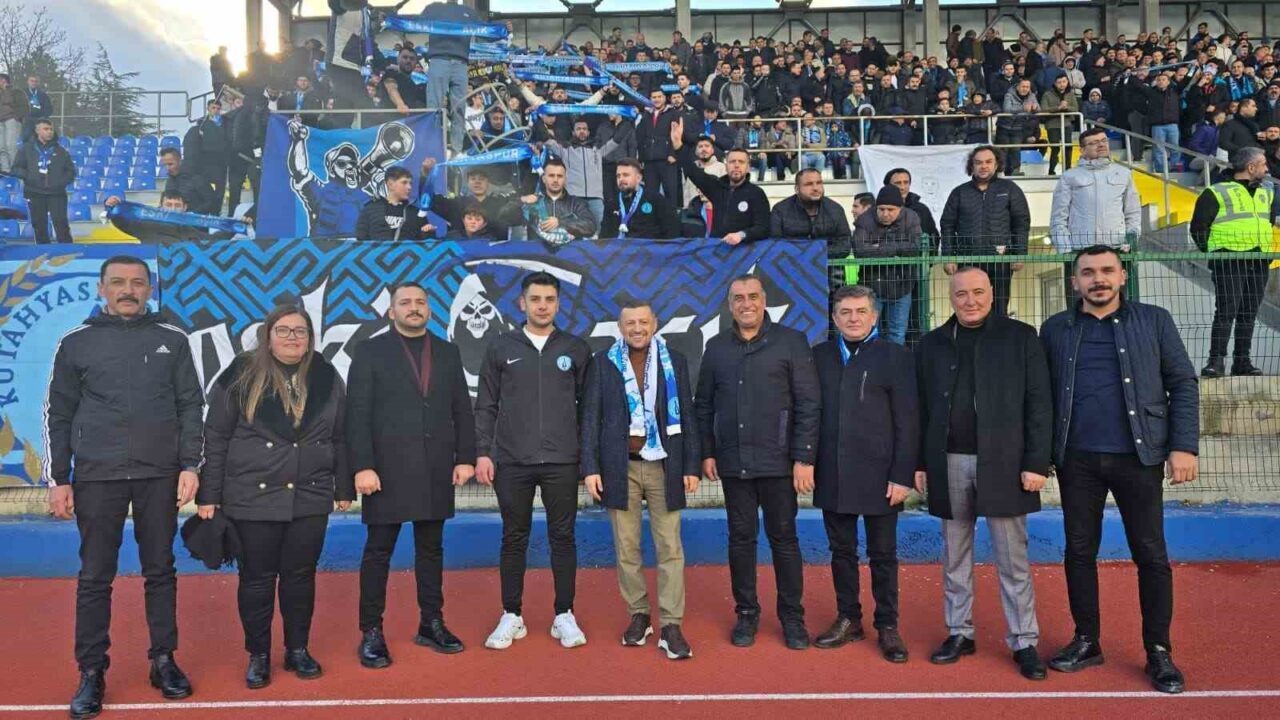 MHP Kütahya Milletvekili Ahmet Erbaş, Kütahyaspor taraftarlarına verdiği desteklerini sürdürüyor.