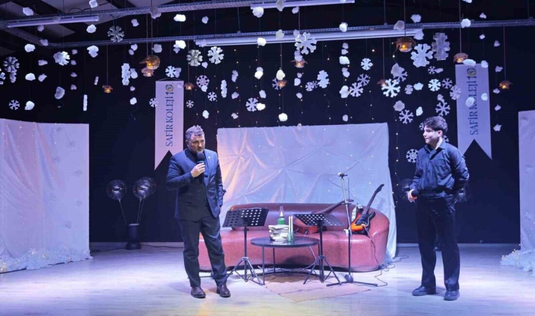 oğul, aynı sahneyi paylaşarak fikir ve dava adamı Necip Fazıl