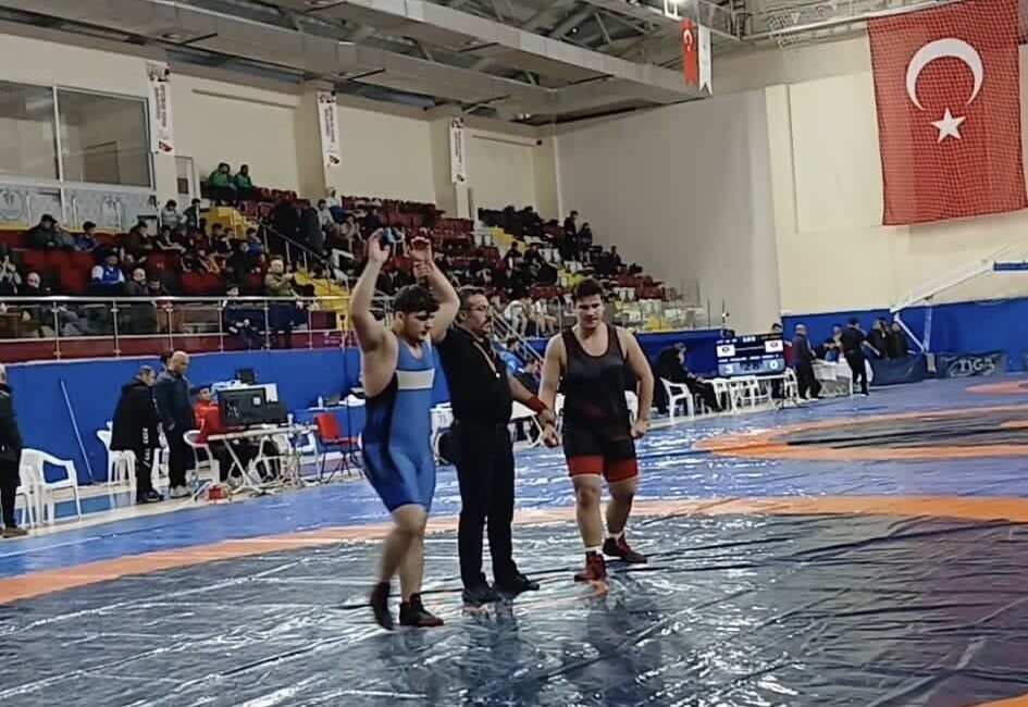 Eskişehirli başarılı sporcu Mustafa Can Düzgün, Isparta’da düzenlenen Grup Şampiyonası’nda,