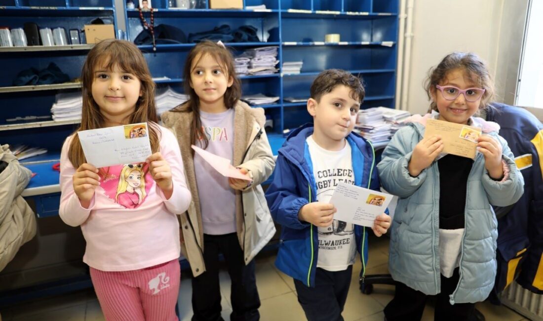 Sakarya’nın Karasu ilçesinde eğitim gören anaokulu öğrencileri, yakınlarına göndermek üzere