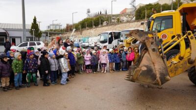 Bilecik’te minik öğrenciler Bilecik Belediyesi Atölye Birimi’ni gezdi. Bilecik Belediyesi