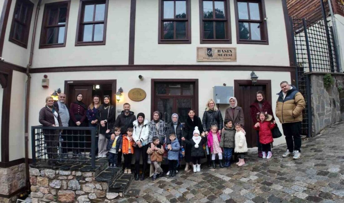 Kocaeli’de minik öğrenciler, aileleriyle birlikte 10 Ocak Çalışan Gazeteciler Günü