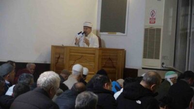 Miraç Kandili, Antalya’da gencinden yaşlısına vatandaşların katılımıyla dolan camilerde ibadet