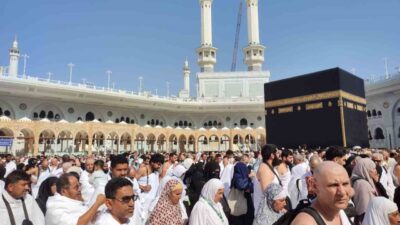 Miraç Kandilinin gündüzünde dünyanın dört bir yanından gelen Müslümanlar Kâbe’ye