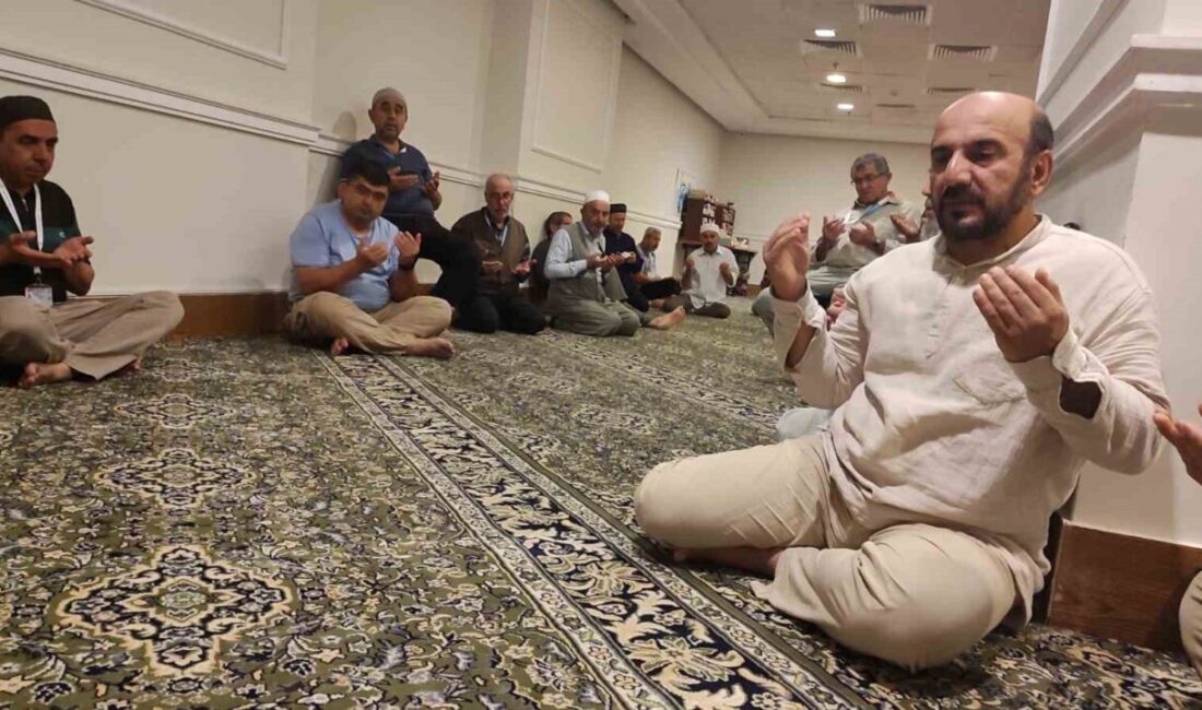 Umre ibadeti için kutsal topraklarda bulunan Türk umreci kafileleri, Miraç