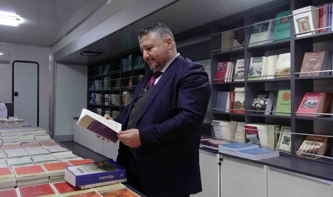 Türk Tarih Kurumu’nun mobil kitap mağazası Çankırı’da vatandaşlardan yoğun ilgi