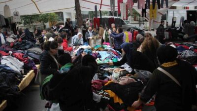 Aydın’ın en eski semt pazarı olan Salı Pazarı, giyim alışverişini