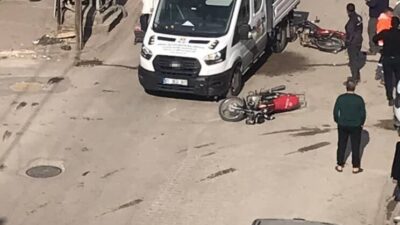 Adana’da polisin ’dur’ ihtarına uymayan motosiklet sürücüsü kamyonete çarptı, yaya